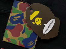 Carregar imagem no visualizador da galeria, Camiseta Bape Camo College