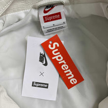 Carregar imagem no visualizador da galeria, Jaqueta de Couro Supreme x Nike