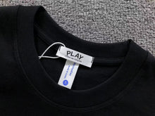 Carregar imagem no visualizador da galeria, Camiseta Comme des Garçons Play