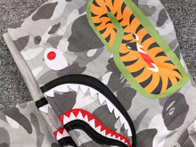 Carregar imagem no visualizador da galeria, Moletom Bape Shark Full Zip
