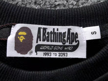 Carregar imagem no visualizador da galeria, Moletom Bape 1st Camo College