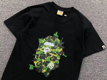 Carregar imagem no visualizador da galeria, Camiseta Bape Camo Big Ape Head Tee