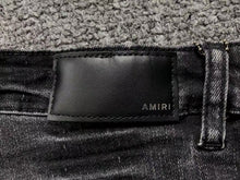 Carregar imagem no visualizador da galeria, Calça Amiri Jeans Logo Vermelho