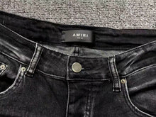 Carregar imagem no visualizador da galeria, Calça Amiri Jeans Logo Vermelho
