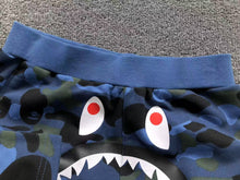 Carregar imagem no visualizador da galeria, Short Bape Shark Camo