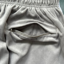 Carregar imagem no visualizador da galeria, Conjunto Corteiz Veludo Velvet Track Set Cinza