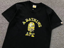 Carregar imagem no visualizador da galeria, Camiseta Bape Camo College