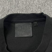 Carregar imagem no visualizador da galeria, Camiseta  Syna Wlrd Graf Printed
