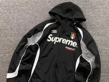 Carregar imagem no visualizador da galeria, Jaqueta Supreme X Umbro Tracksuit
