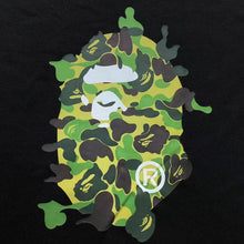 Carregar imagem no visualizador da galeria, Camiseta  Bape  Camo Big Ape Head Tee
