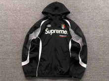 Carregar imagem no visualizador da galeria, Jaqueta Supreme X Umbro Tracksuit
