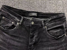 Carregar imagem no visualizador da galeria, Calça Amiri Jeans  Logo Vermelho
