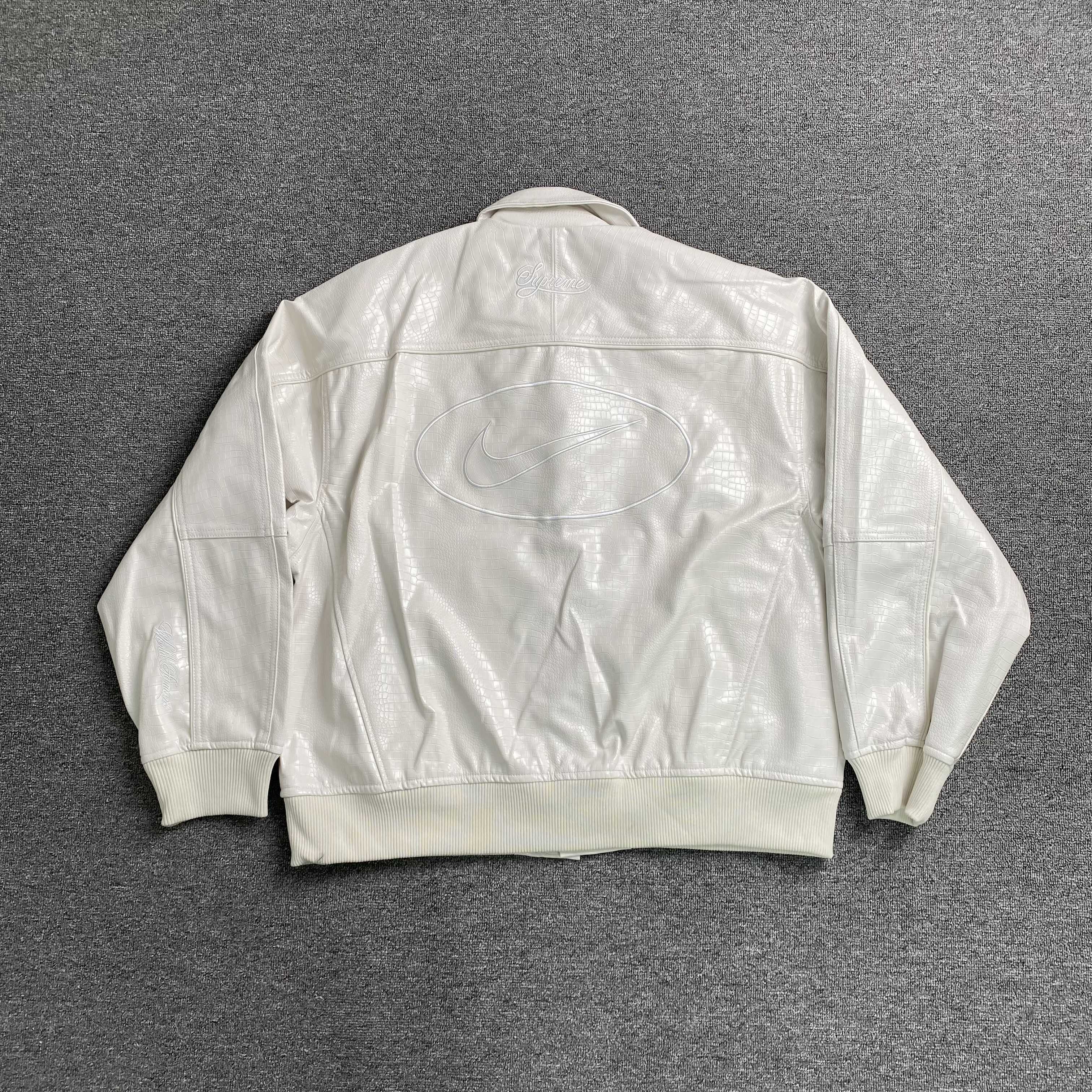 Jaqueta de Couro Supreme x Nike