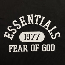 Carregar imagem no visualizador da galeria, Camiseta Essentials 1977 Black
