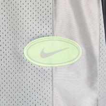 Carregar imagem no visualizador da galeria, Camiseta Nike Sportswear Street GX
