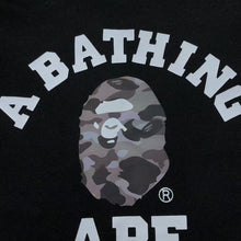 Carregar imagem no visualizador da galeria, Moletom Bape 1st Camo College
