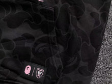 Carregar imagem no visualizador da galeria, Moletom Bape x Inter Miami
