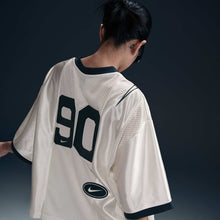 Carregar imagem no visualizador da galeria, Camiseta Nike Sportswear Street GX
