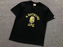 Carregar imagem no visualizador da galeria, Camiseta  Bape Camo College
