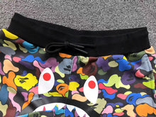 Carregar imagem no visualizador da galeria, Short Bape Multi Camo Shark

