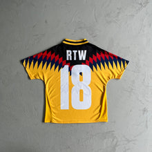 Carregar imagem no visualizador da galeria, Camiseta Corteiz Club RTW Football JMulticolor
