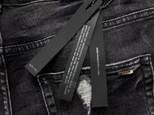 Carregar imagem no visualizador da galeria, Calça Amiri Jeans  Logo Vermelho
